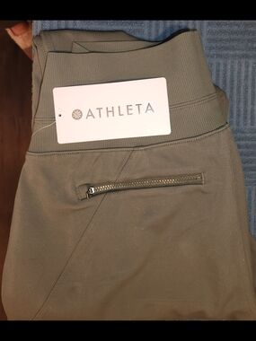 NWT: Athleta VENICE JOGGERS. Olive Green. Active Pants wITH zipper pockets.